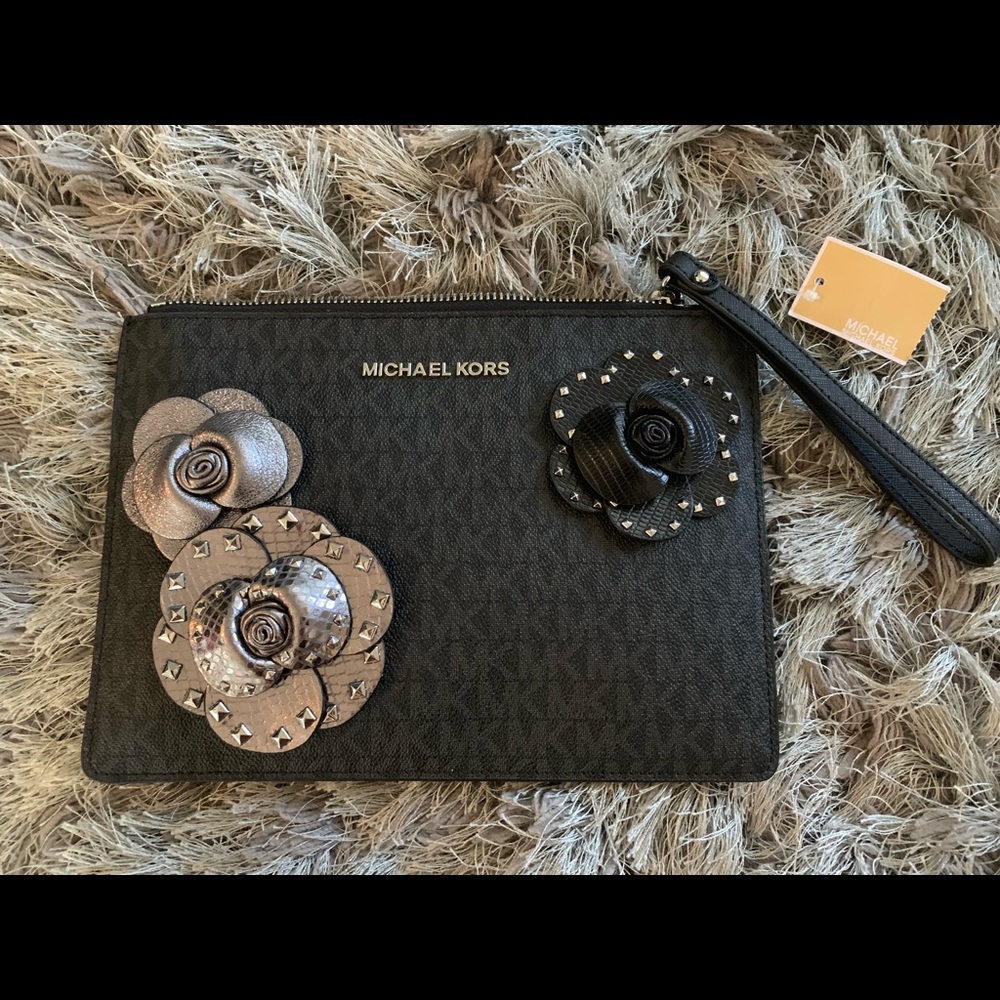 Brand new Genuine Micheal Kors hand clutch